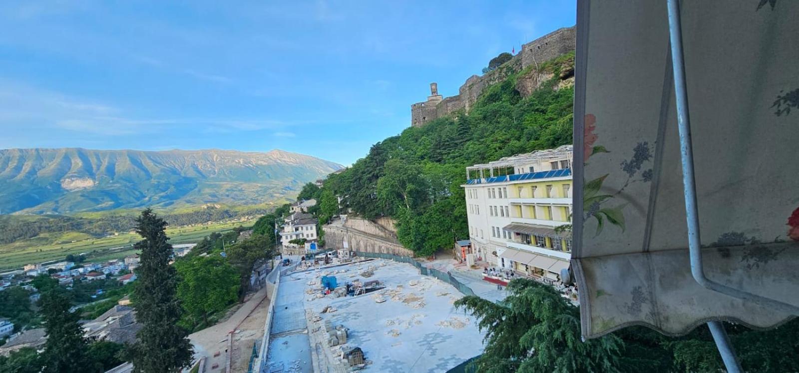 Hotel Sofra Gjirokaster Bagian luar foto