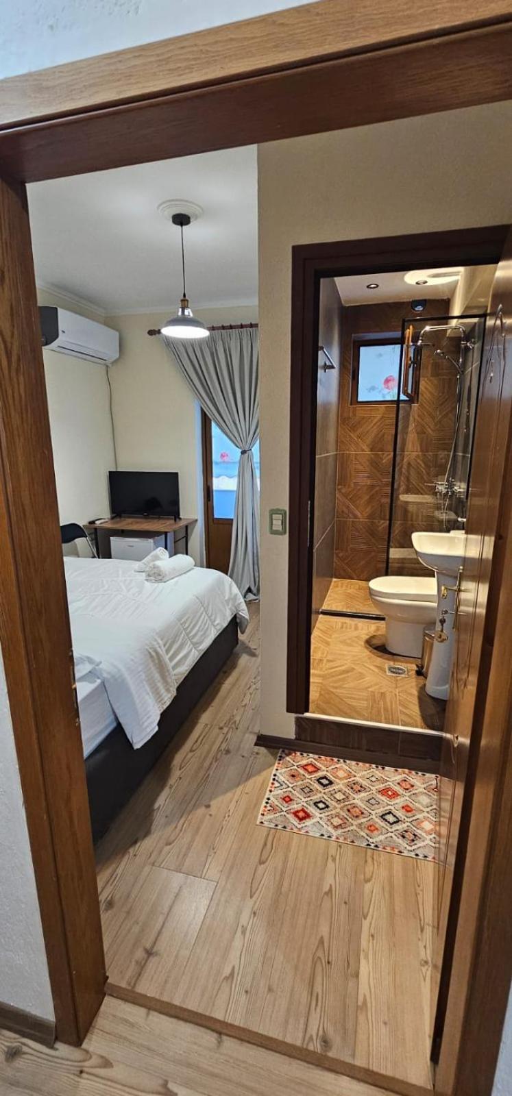 Hotel Sofra Gjirokaster Bagian luar foto