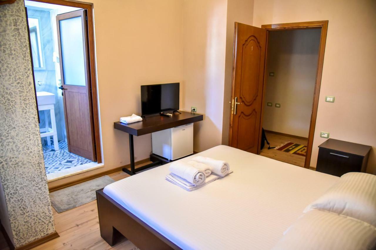 Hotel Sofra Gjirokaster Bagian luar foto